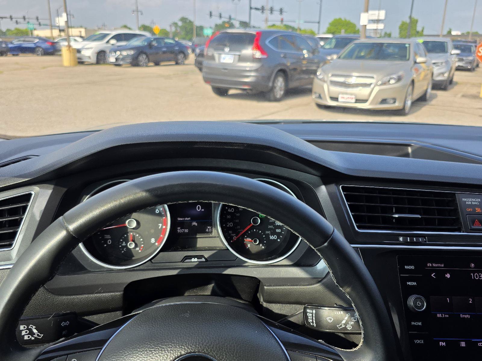Used 2021 Volkswagen Tiguan SEL AWD/4WD image 26