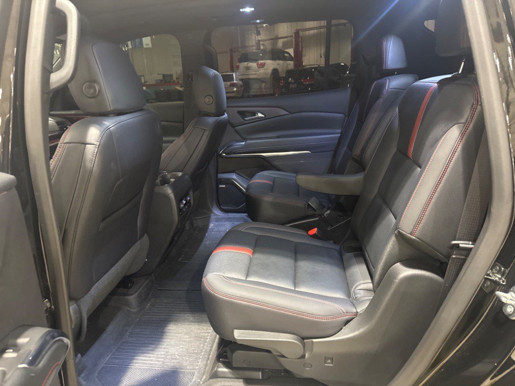 Used 2025 Chevrolet Traverse RS FWD image 43