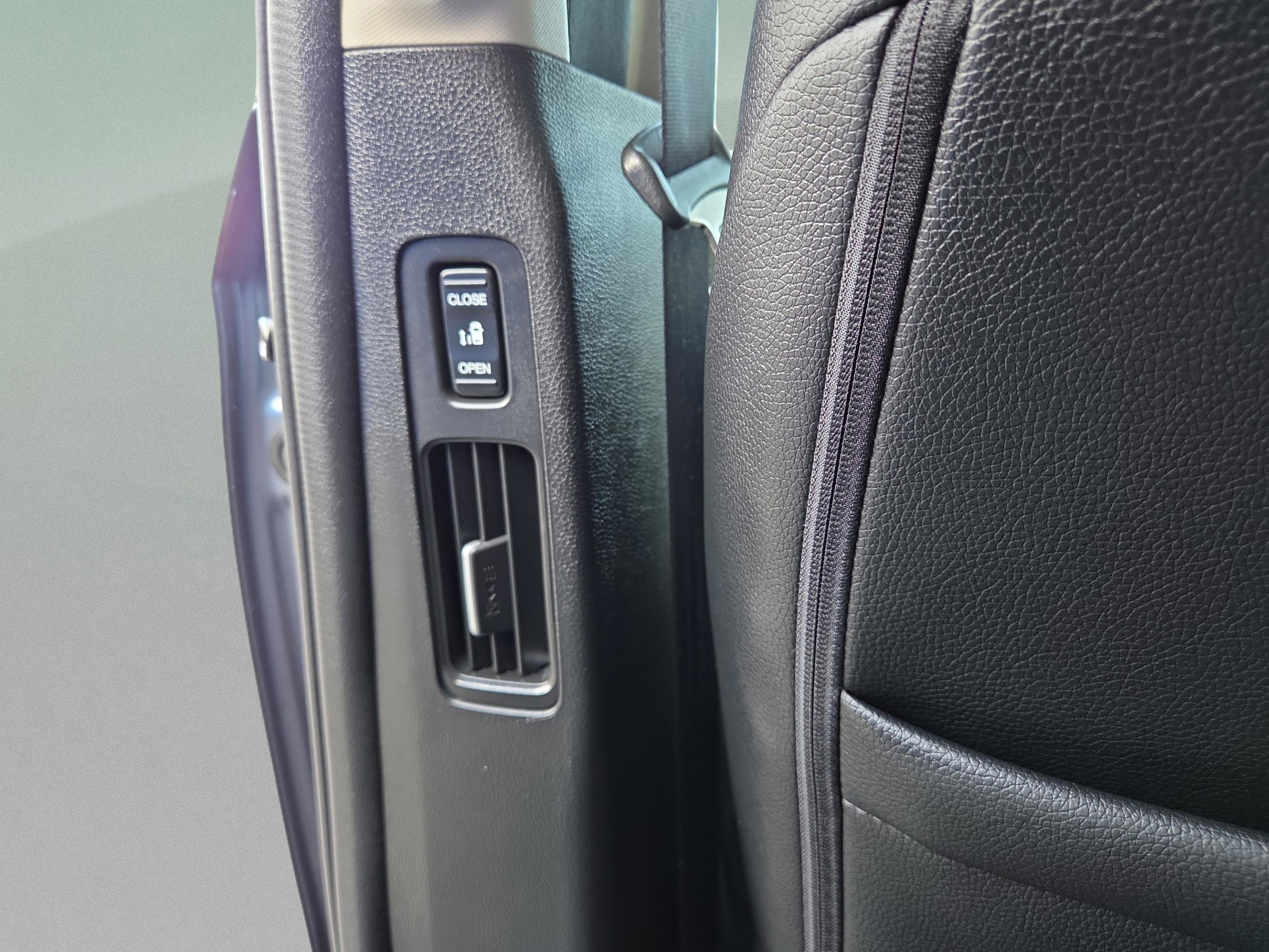 Used 2025 Honda Odyssey Elite image 31