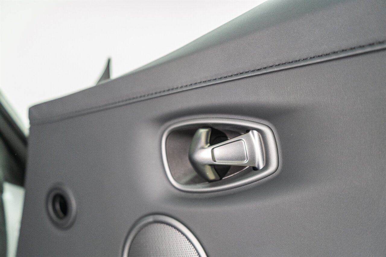 Used 2023 Aston Martin V8 Vantage Coupe RWD image 60