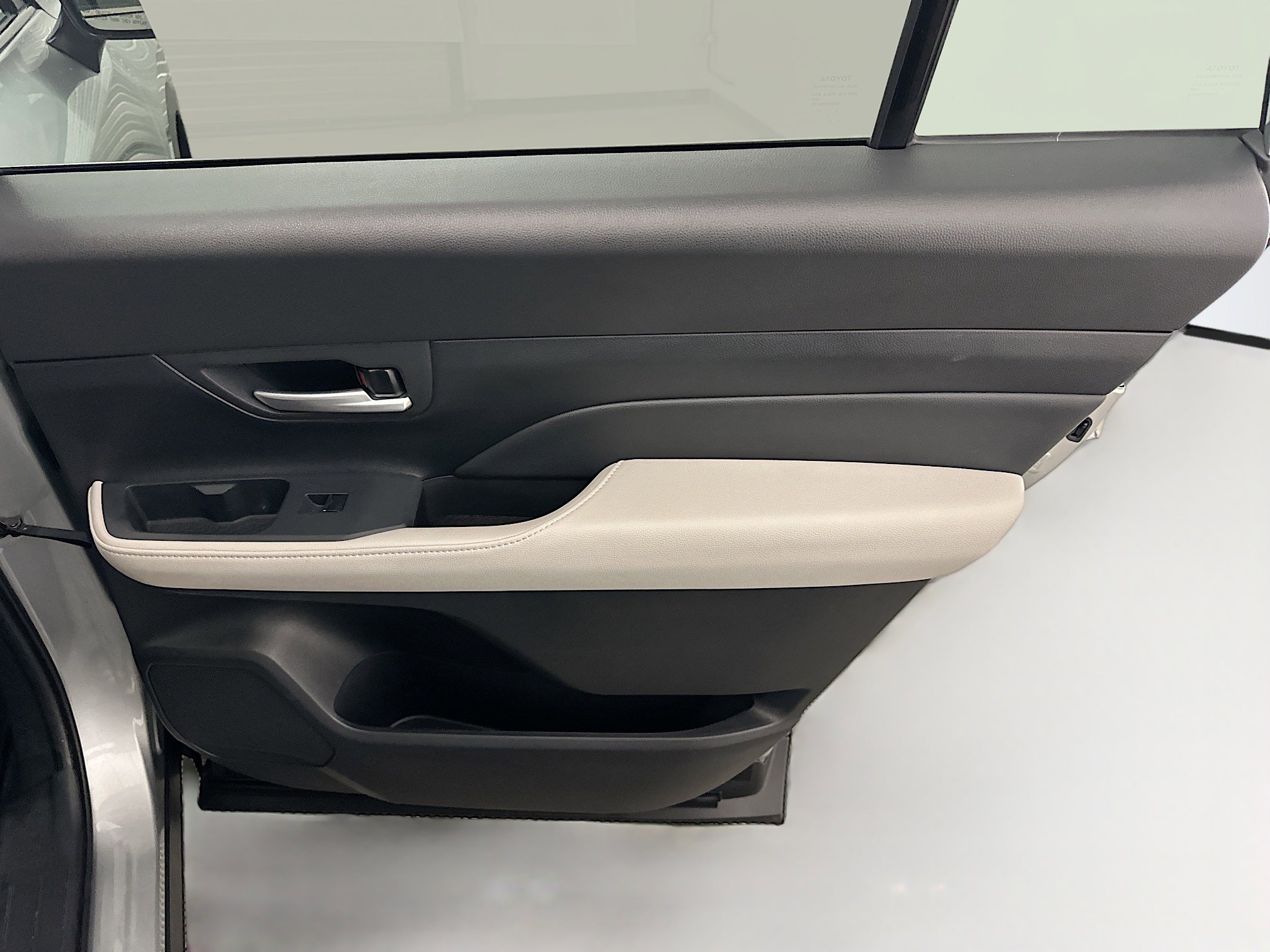 Used 2025 Toyota Grand Highlander AWD image 33