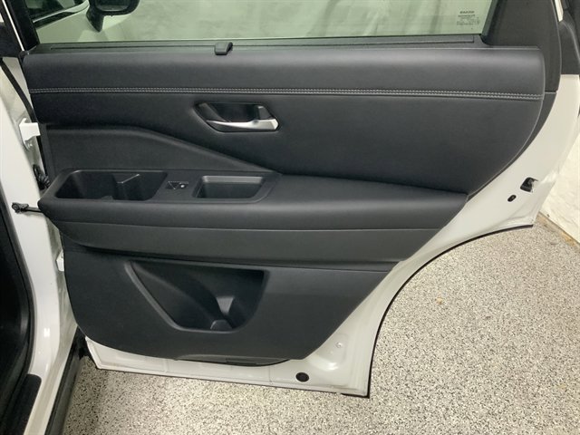 Used 2023 Nissan Pathfinder Platinum image 21