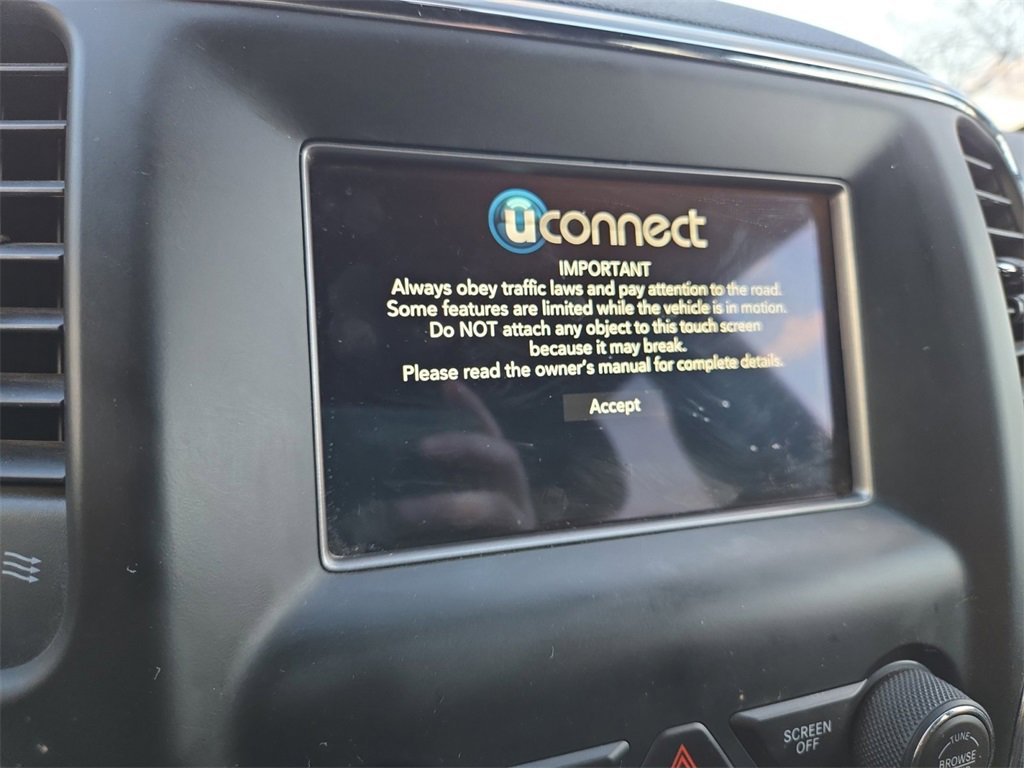 Used 2021 Jeep Grand Cherokee Laredo image 17