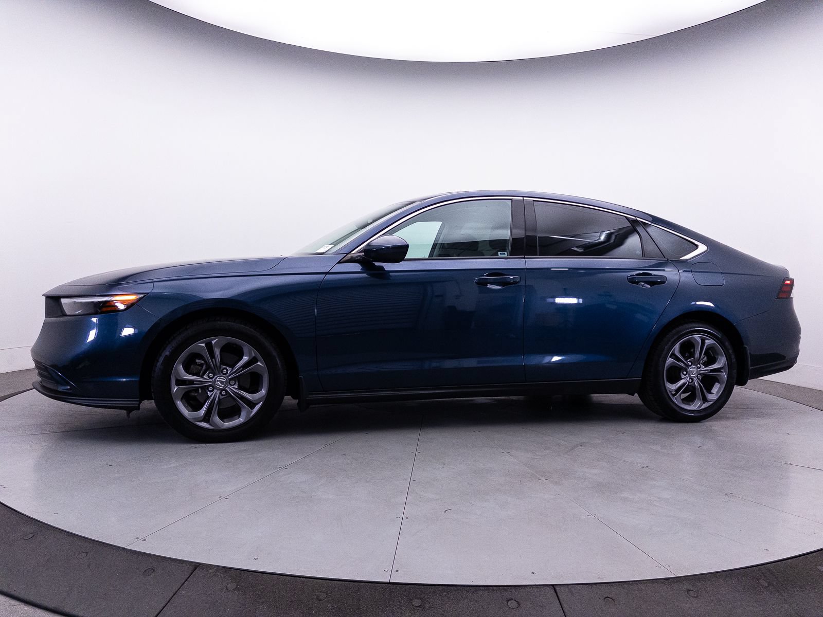 Used 2023 Honda Accord EX image 40