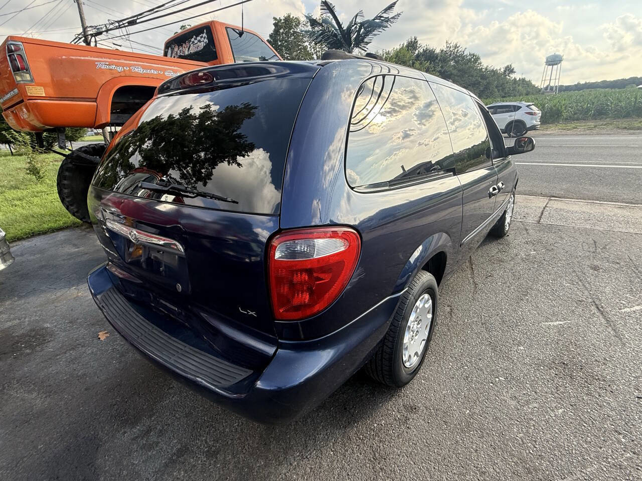 Used 2003 Chrysler Town & Country LX FWD image 6