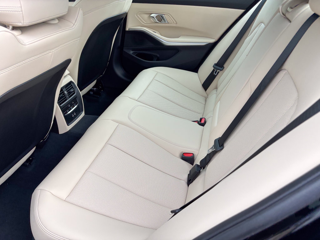 New 2026 BMW 330i xDrive Sedan w/ Convenience Package AWD/4WD image 25
