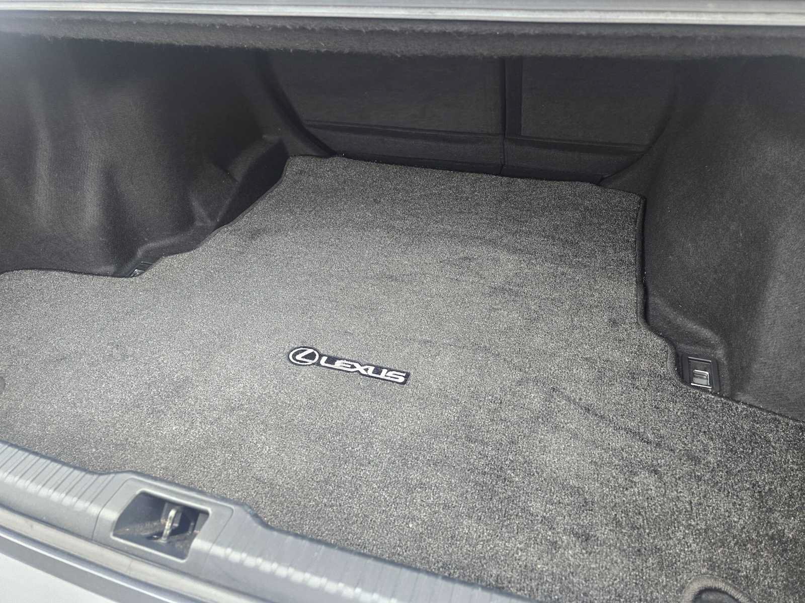 Used 2022 Lexus IS 500 RWD image 14