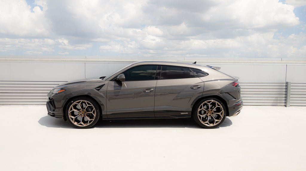 Used 2023 Lamborghini Urus Performante AWD/4WD image 2