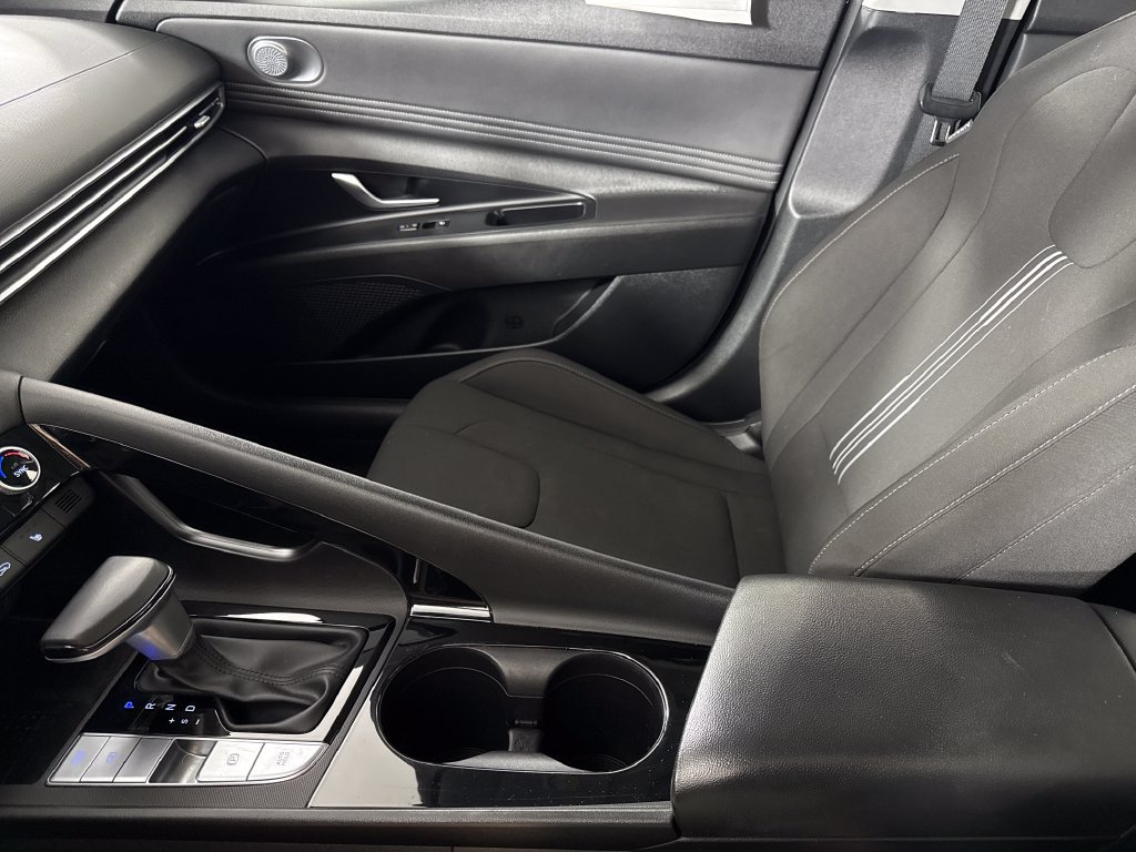 Used 2022 Hyundai Elantra SEL w/ Convenience + Premium Package FWD image 21