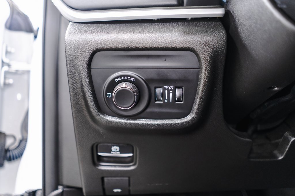 Used 2023 Jeep Grand Cherokee Altitude image 21