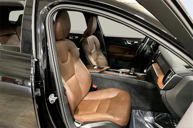 Certified 2025 Volvo V60 B5 Cross Country Plus image 8