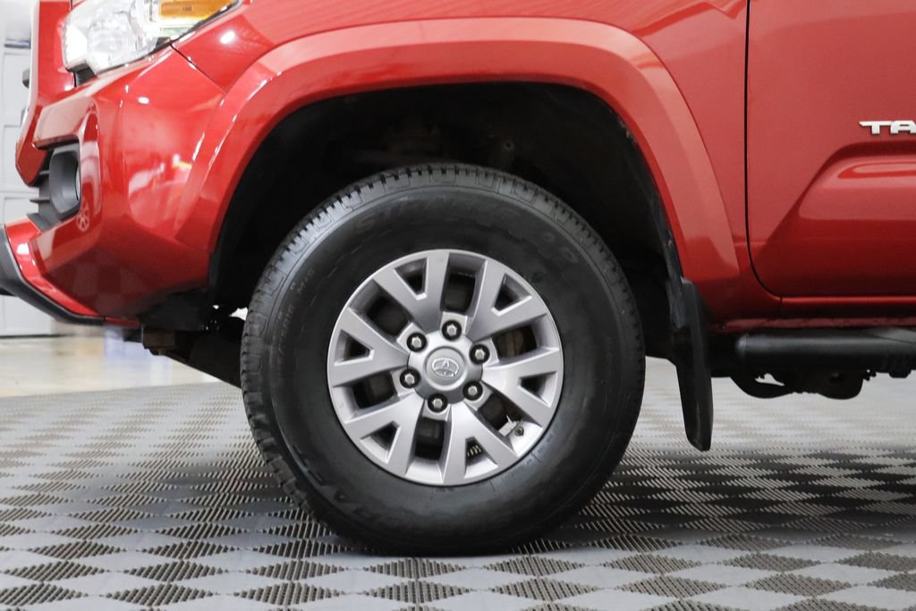 Used 2019 Toyota Tacoma SR5 AWD/4WD image 4