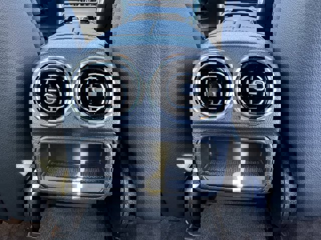 Used 2025 Mercedes-Benz C 300 Sedan image 10