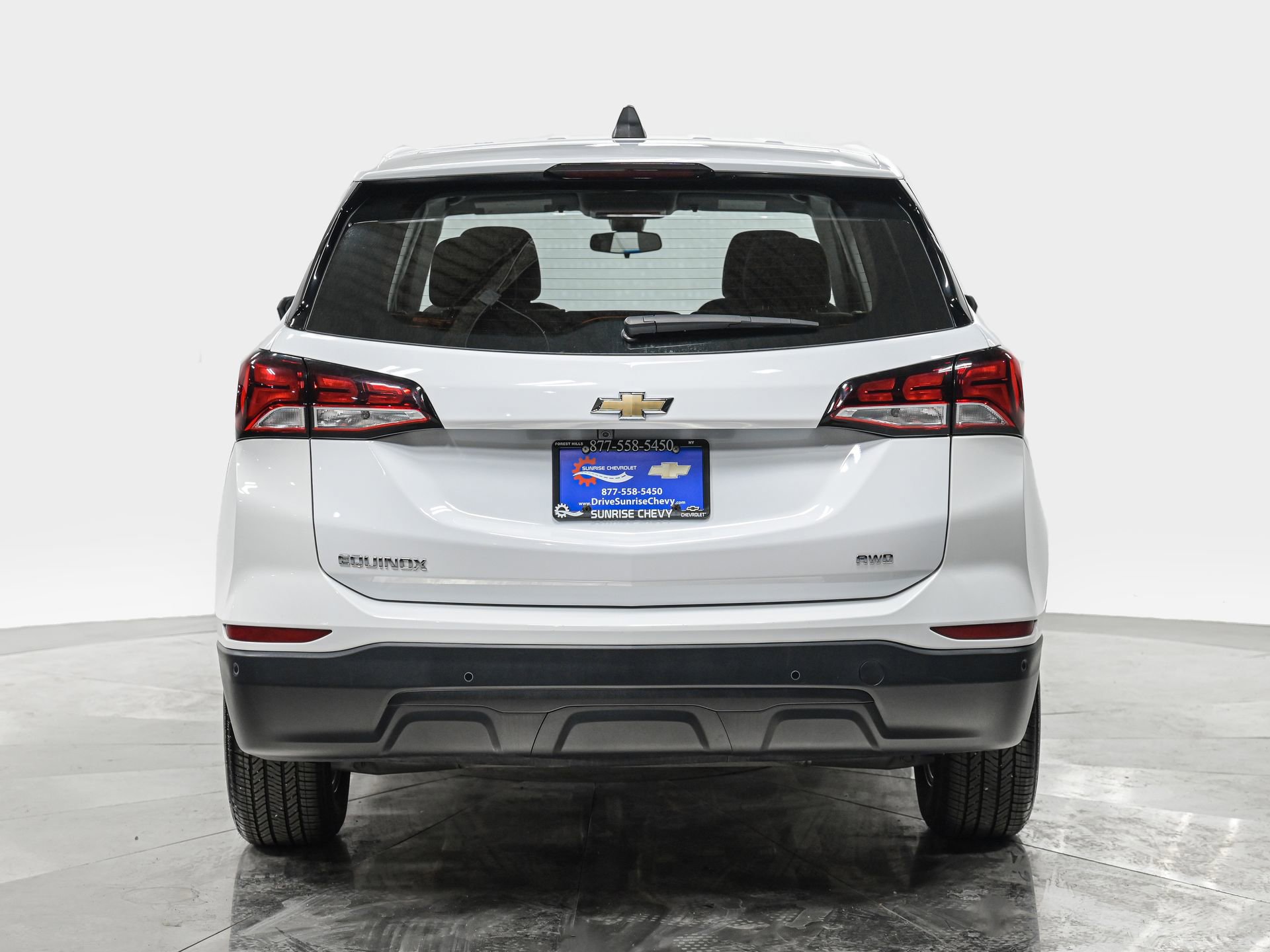 Used 2024 Chevrolet Equinox LS w/ Driver Confidence II Package AWD/4WD image 5