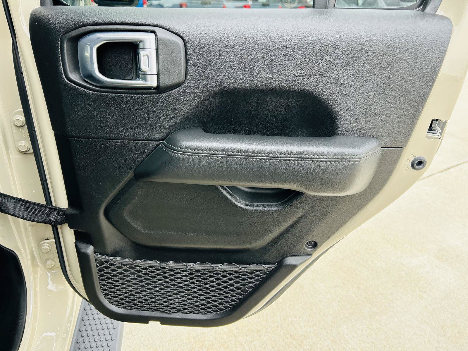 Used 2022 Jeep Wrangler Unlimited Sahara AWD/4WD image 24