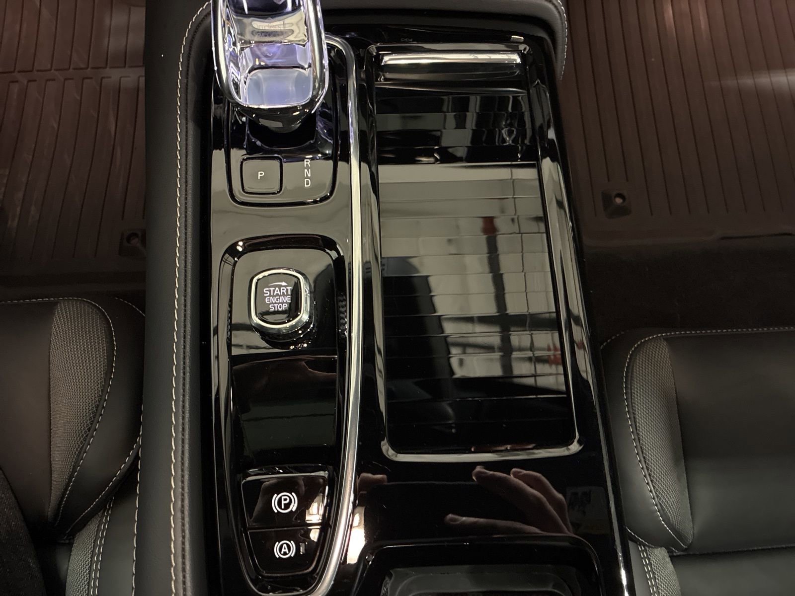 Used 2024 Volvo V60 T8 Polestar image 21