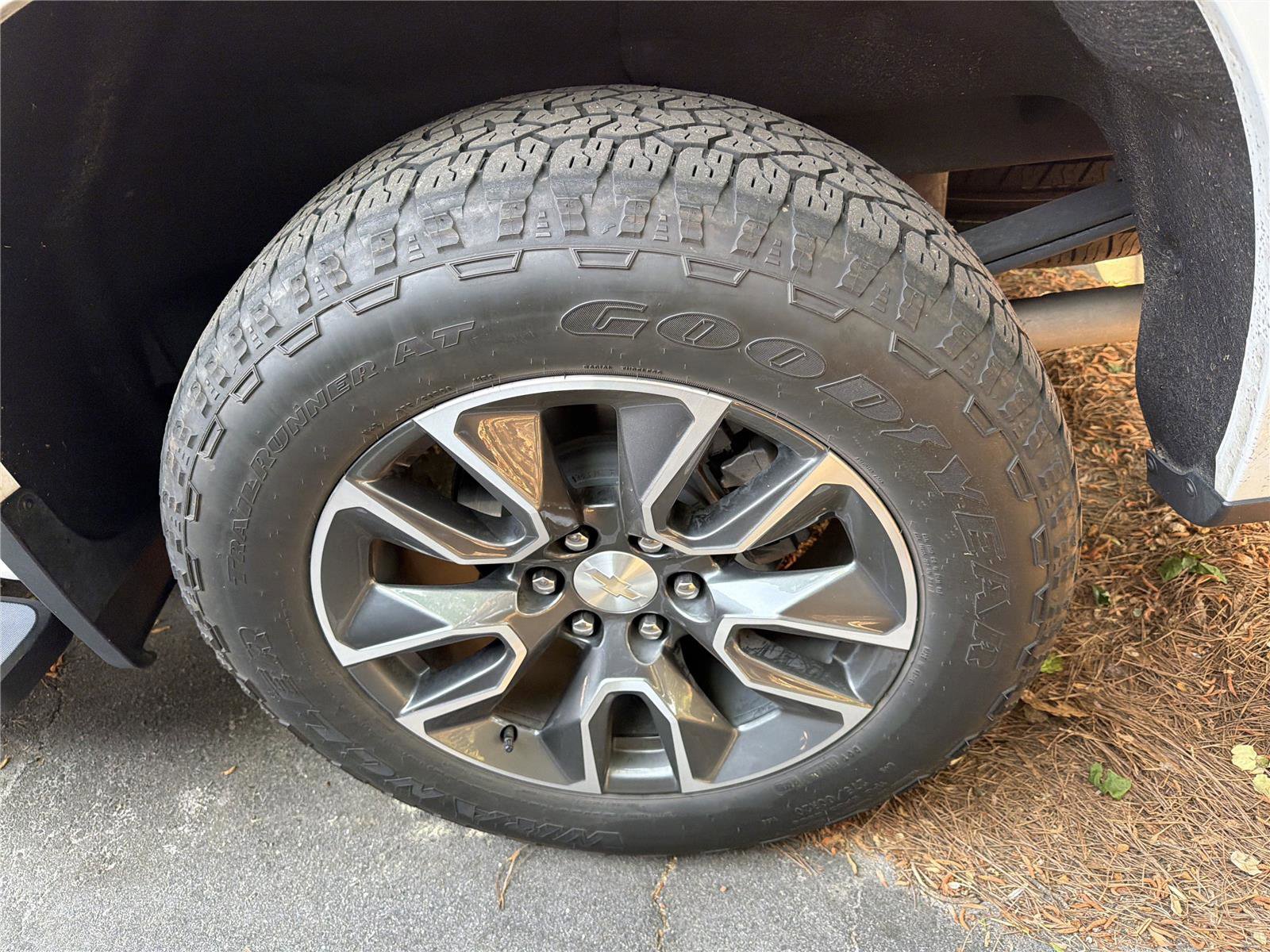 Used 2024 Chevrolet Silverado 1500 LT AWD/4WD image 10