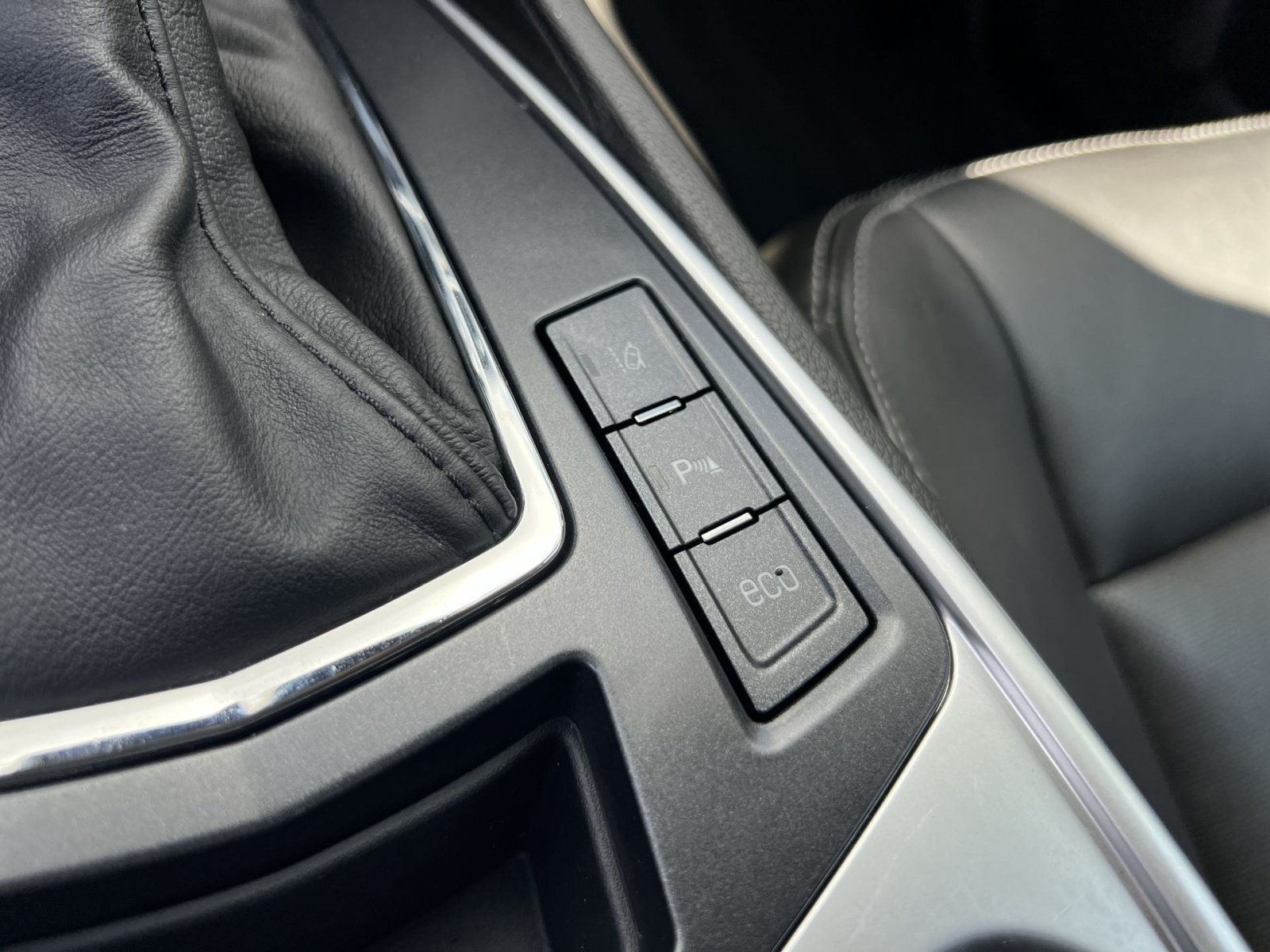 Used 2014 Cadillac SRX Performance w/ Driver Awareness Package FWD image 29