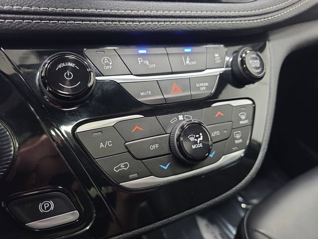 Used 2023 Chrysler Pacifica Touring-L w/ Uconnect Theater Family Group image 23