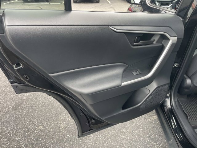 Used 2021 Toyota RAV4 LE AWD/4WD image 21