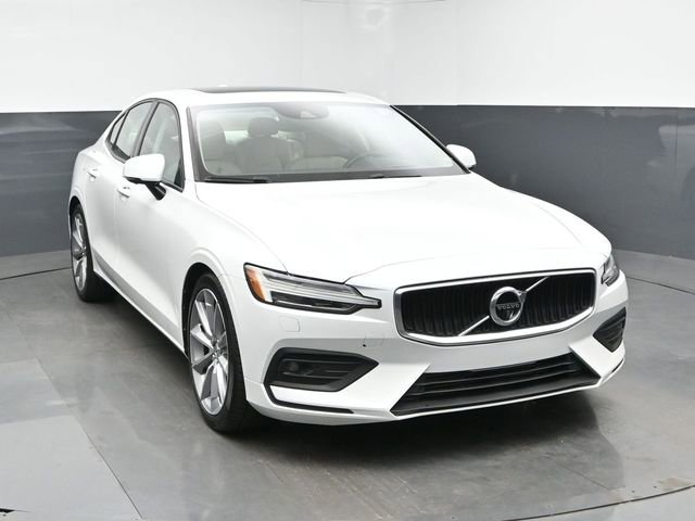 Used 2020 Volvo S60 T5 Momentum FWD image 2