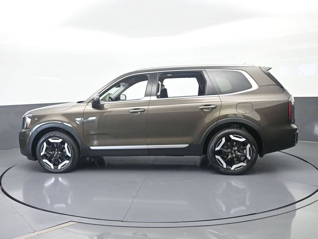Used 2025 Kia Telluride EX w/ EX Captain's Chair Package FWD image 3