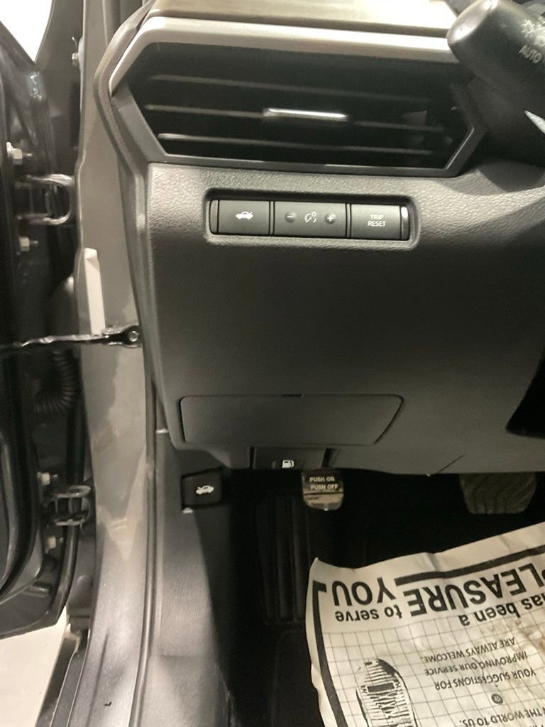 Used 2025 Nissan Altima 2.5 SV FWD image 8