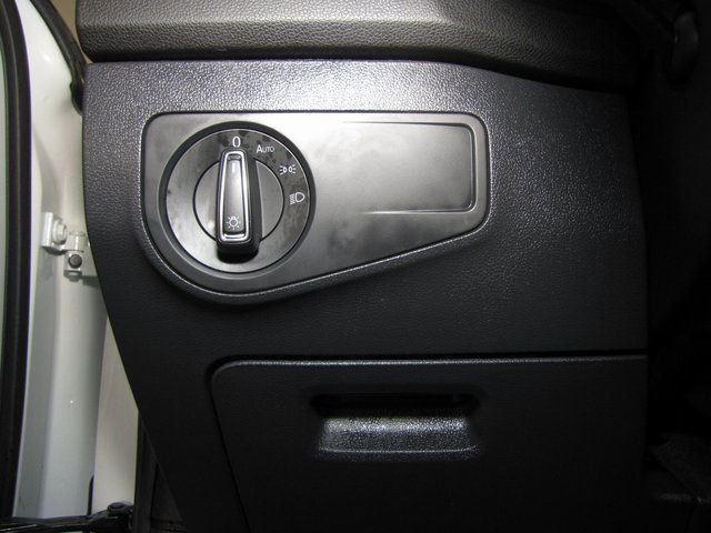 Used 2024 Volkswagen Tiguan SE R-Line image 9