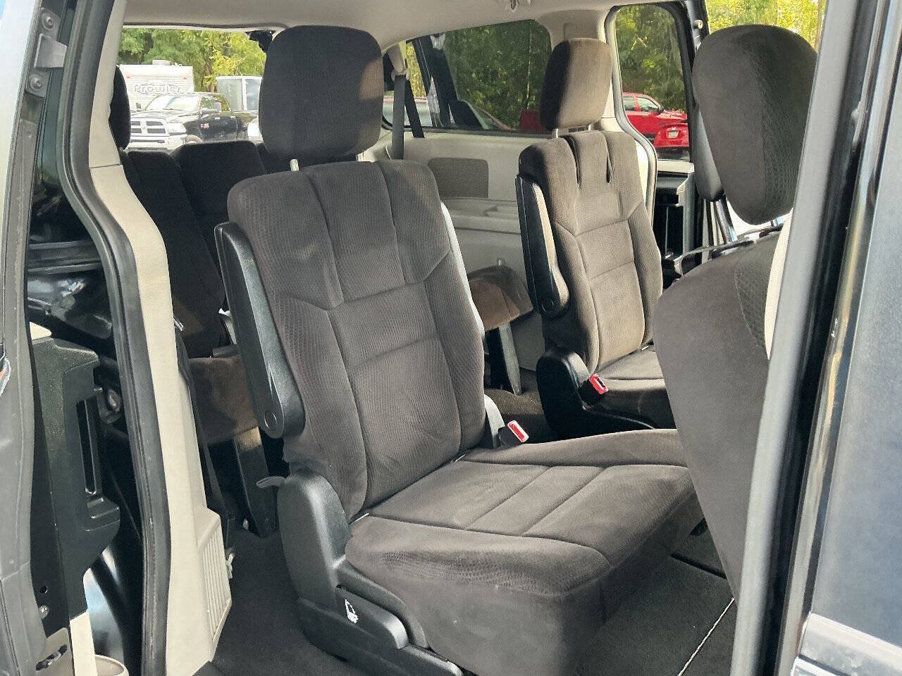 Used 2012 Dodge Grand Caravan SE FWD image 16