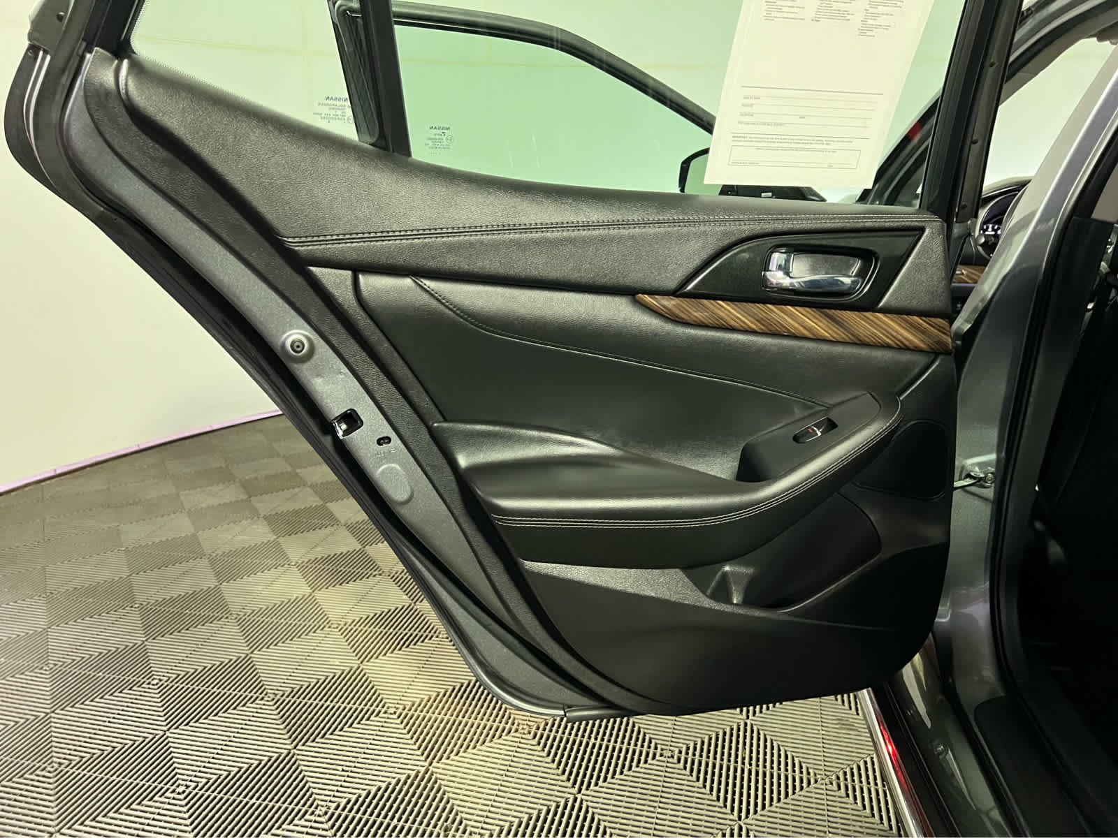 Used 2018 Nissan Maxima Platinum image 25