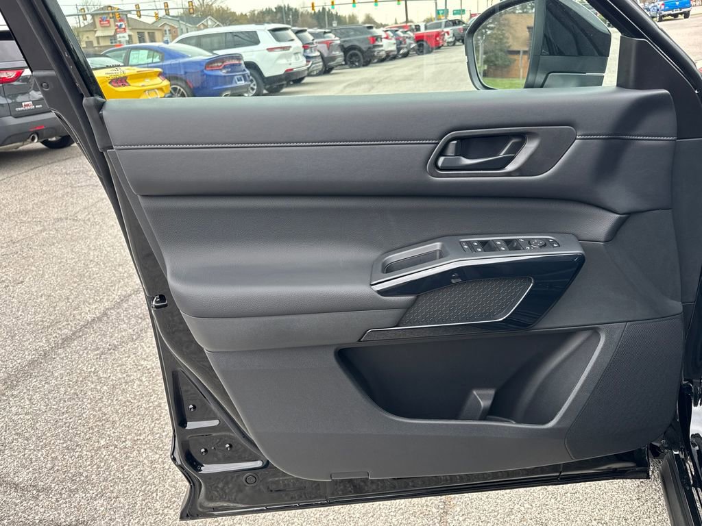 New 2026 Nissan Pathfinder SV w/ SV Premium Package image 11