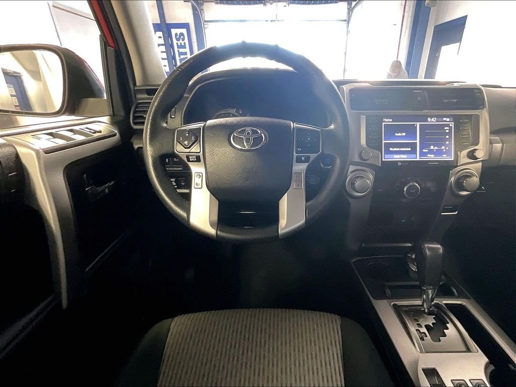 Used 2022 Toyota 4Runner SR5 AWD/4WD image 17