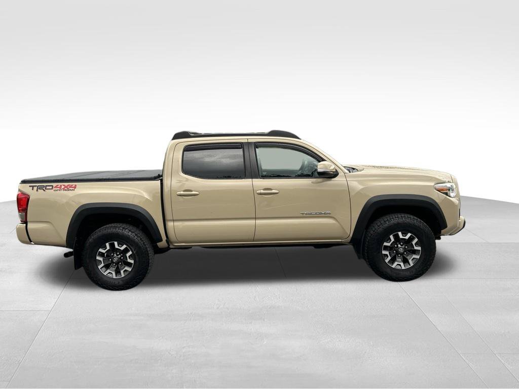 Used 2016 Toyota Tacoma TRD Off-Road w/ Premium & Technology Package AWD/4WD image 6