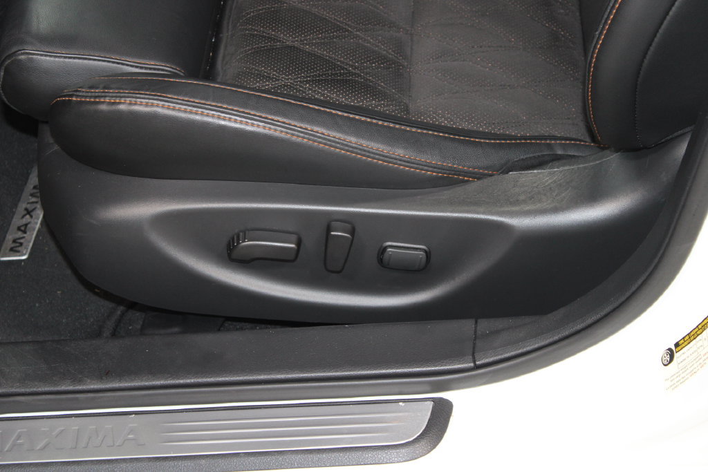 Used 2023 Nissan Maxima SR w/ Sport Mat Group FWD image 17