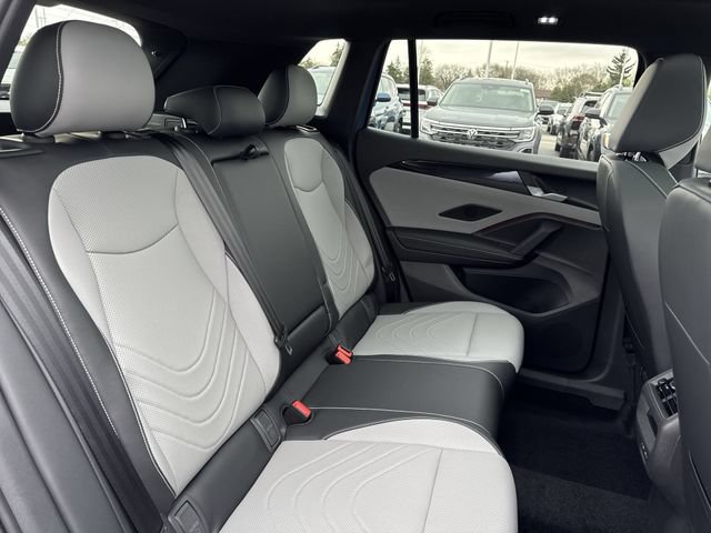 New 2026 Volkswagen Tiguan SE R-Line FWD image 26