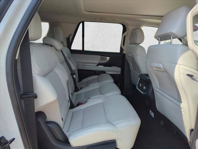 Certified 2025 Ford Expedition Max Platinum image 20