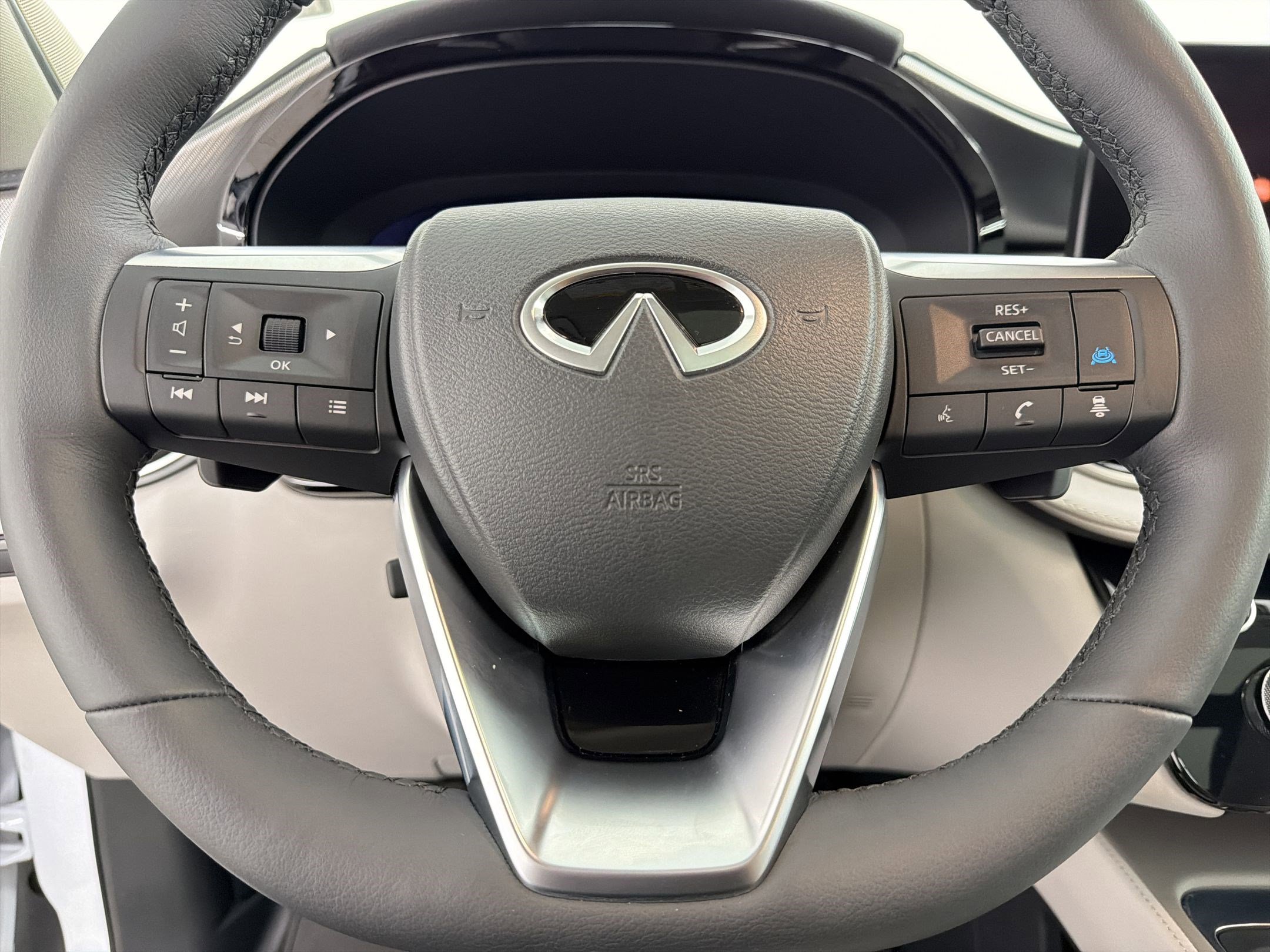 Used 2026 INFINITI QX60 Luxe w/ Cargo Package FWD image 17