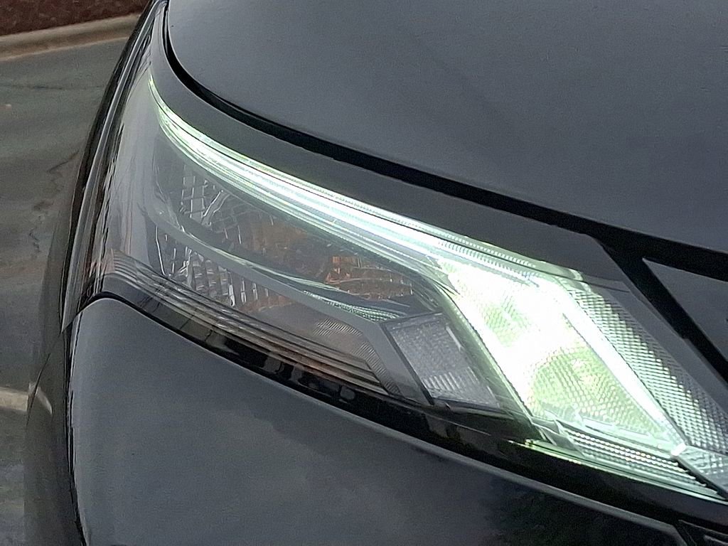 Used 2024 Nissan Rogue S image 9