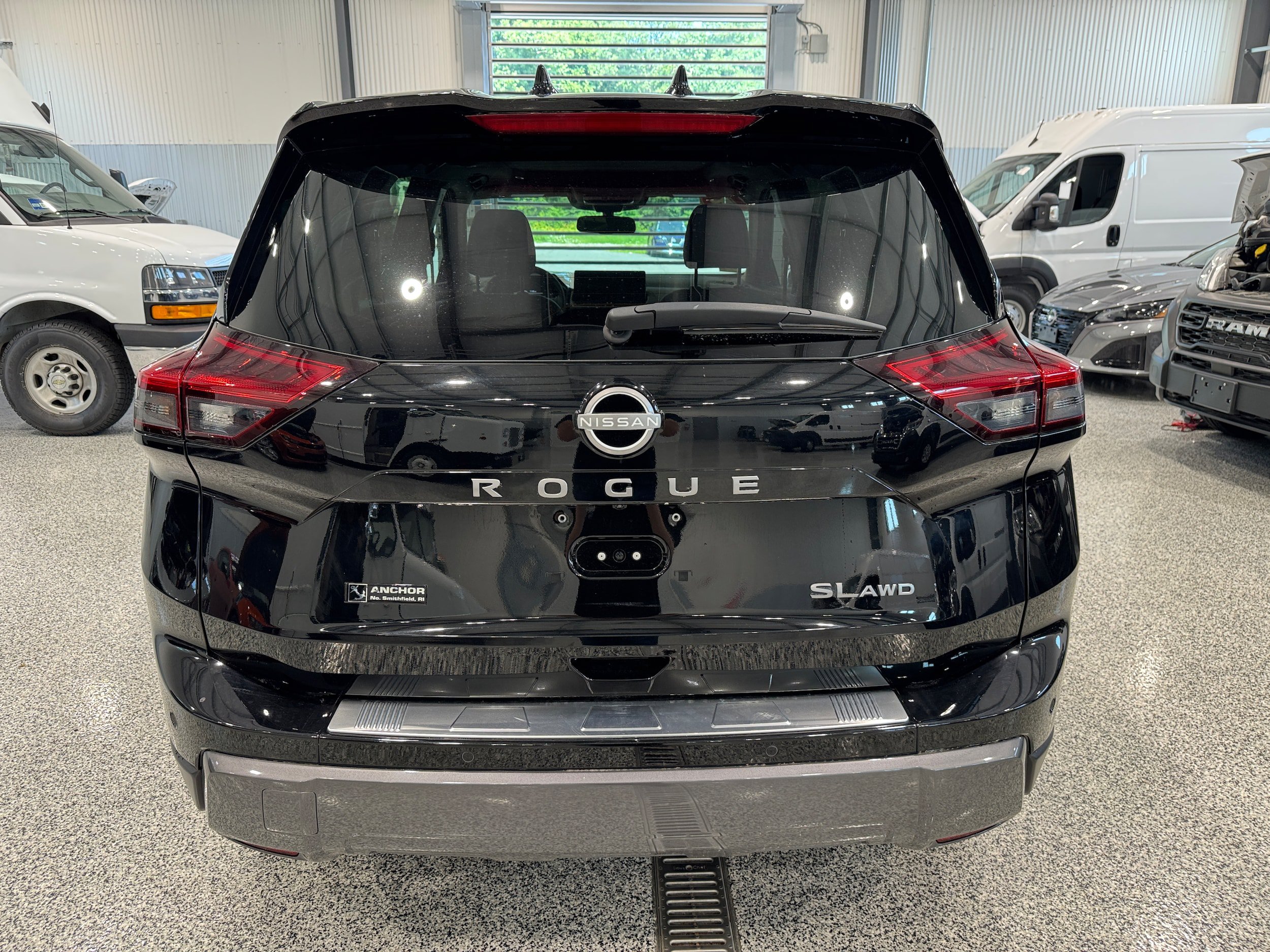 Used 2025 Nissan Rogue SL w/ Tech Package AWD/4WD image 9