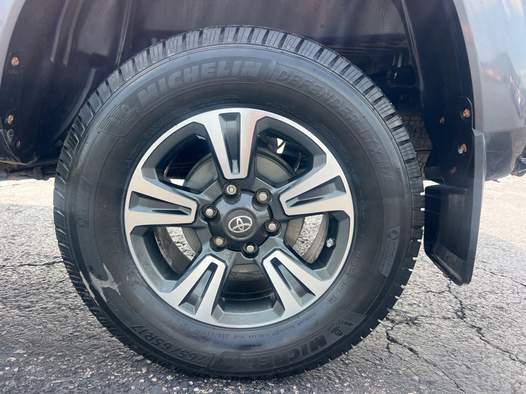 Used 2017 Toyota Tacoma 4x4 Double Cab image 41
