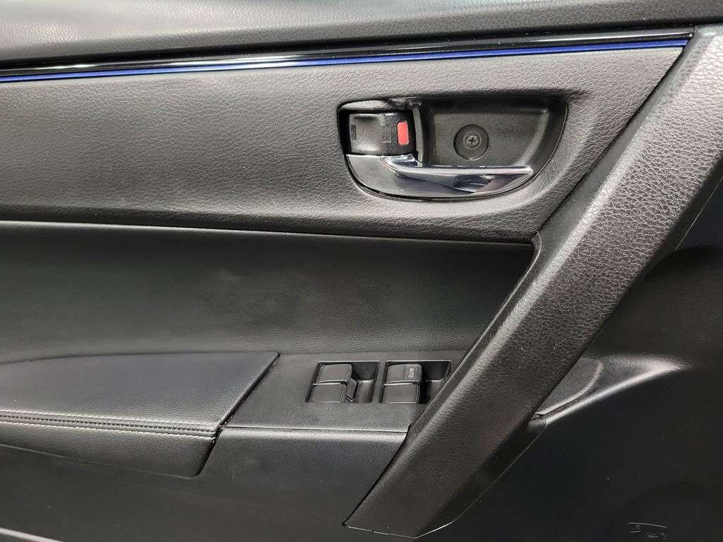 Used 2018 Toyota Corolla SE FWD image 27