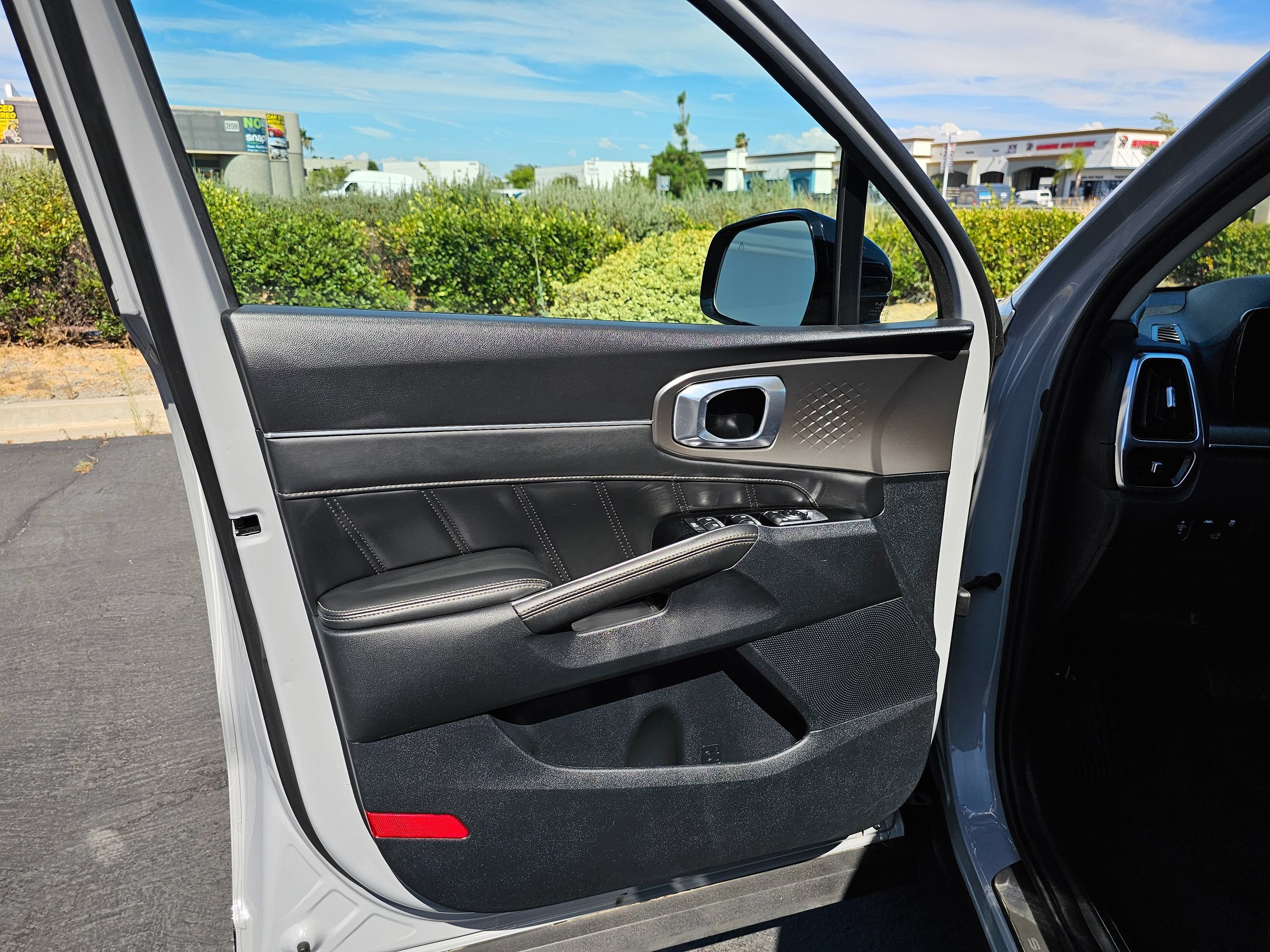 Used 2023 Kia Sorento SX FWD image 16