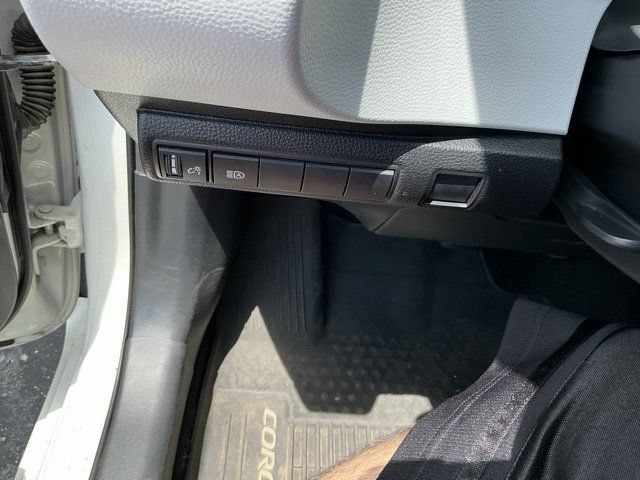 Used 2020 Toyota Corolla SE FWD image 18