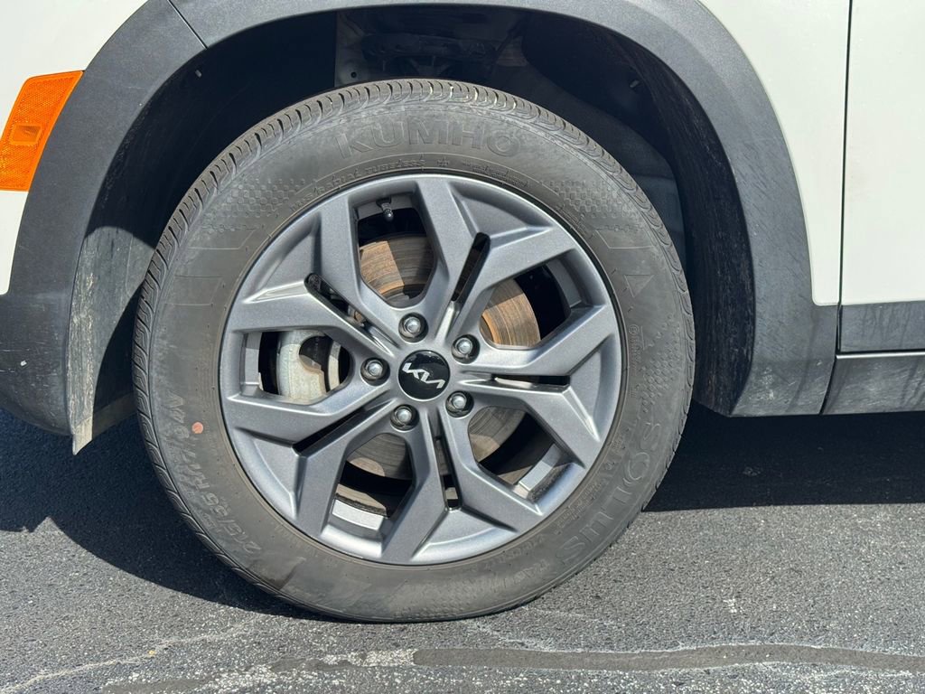 Certified 2025 Kia Seltos LX image 9