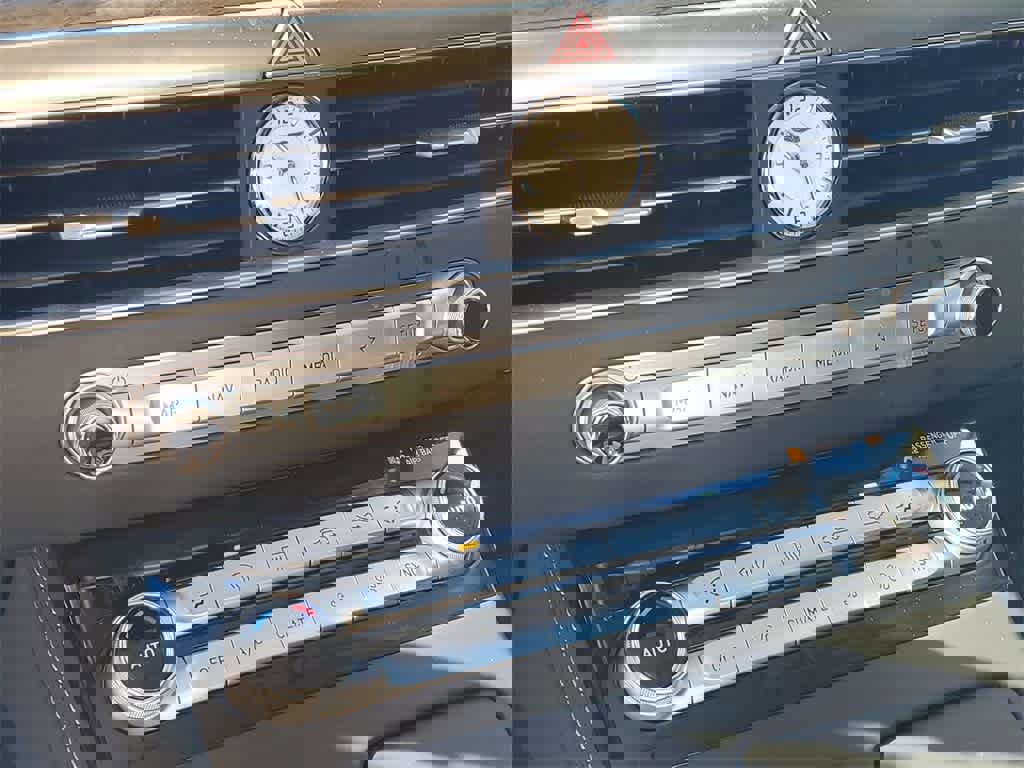 Used 2021 Genesis G90 3.3T Premium image 29