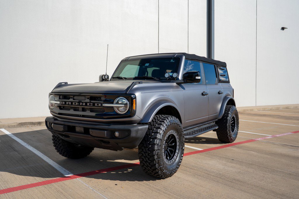 Used 2021 Ford Bronco Outer Banks image 2