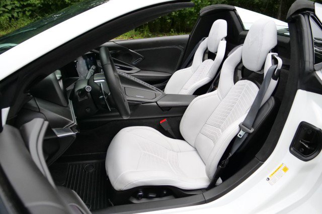 Used 2023 Chevrolet Corvette Stingray Premium Conv w/ Z51 Performance Package image 3