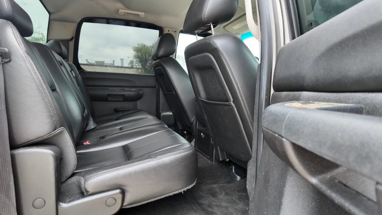 Used 2013 Chevrolet Silverado 2500 LT w/ Interior Plus Package image 13