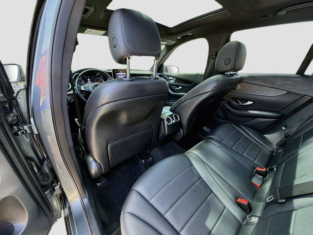 Used 2018 Mercedes-Benz GLC 300 4MATIC w/ Premium Package image 26