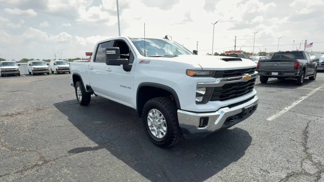 Used 2025 Chevrolet Silverado 2500 LT AWD/4WD image 2